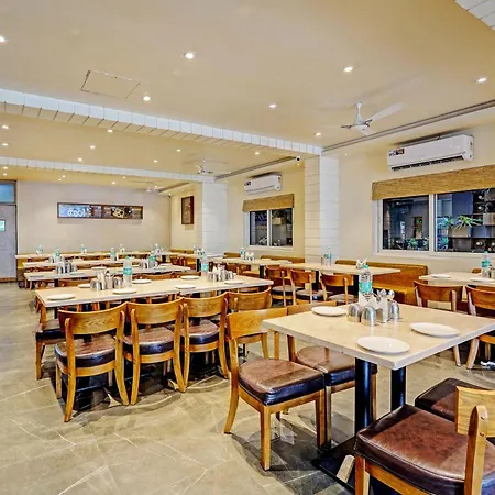 Super Townhouse Oak Clove Boutique Hotel Rajaji Nagar Near Lulu Mall Bengaluru-3